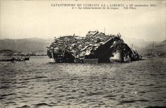 VINTAGE POSTCARD Boat Catastrophe of Toulon Freedom reversal of the hull
