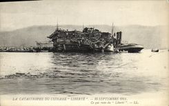 VINTAGE POSTCARD Boat Catastrophe of the Freedom What remains Freedom