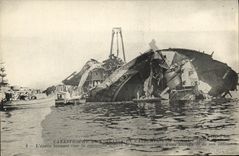 VINTAGE POSTCARD Boat Catastrophe of Freedom stray Toulon L letting see a footbridge