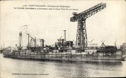 VINTAGE POSTCARD Bateau Saint Nazaire Building sites of L Atlantique armours it Lorraine in completion under the goliath crane