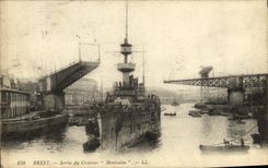 VINTAGE POSTCARD Boat Left the Montcalm cruiser