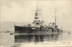 VINTAGE POSTCARD Bateau War Republic Armours