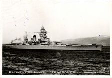 VINTAGE POSTCARD Boat War Building of Strasbourg line