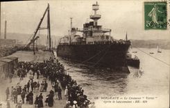 VINTAGE POSTCARD Boat Bordeaux War the cruiser Truth after launching