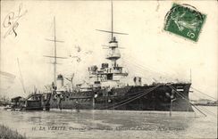 VINTAGE POSTCARD Boat War the Truth Cruiser built with the workshops and building sites of L Atlantic