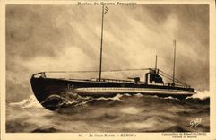 VINTAGE POSTCARD Boat War Hero Submarine