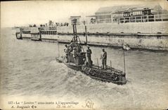 VINTAGE POSTCARD Bateau War Submarine the Otter has L equipment