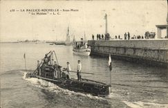 VINTAGE POSTCARD Boat War Pallice La Rochelle Under hand the Jellyfish
