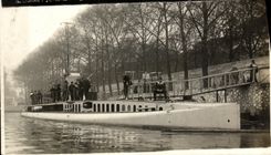 VINTAGE POSTCARD Boat War Mongolfier French submarine