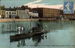 VINTAGE POSTCARD Boat Dunkirk War the Seal outgoing Submarine of the port