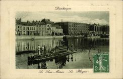 VINTAGE POSTCARD Boat Dunkirk War the submarine Seal