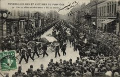 VINTAGE POSTCARD Bateau War Funeral of the 27 victims of Pluviose has Calais the 27 barrels frame between 2 files of sailors