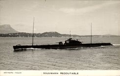 VINTAGE POSTCARD Boat War frightening Submarine