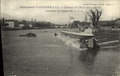 VINTAGE POSTCARD Boat War Trawl net on the Saone Building sites Schneider Co launching of submarine SC2 Submarine