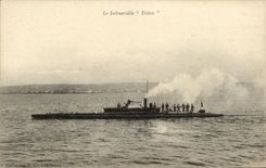 VINTAGE POSTCARD Boat War Submersibnle Triton Submarine