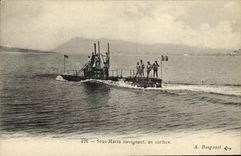 VINTAGE POSTCARD Boat War Submarine sailing on the surface