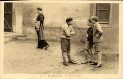 VINTAGE POSTCARD Fantasy Children It raised First clash