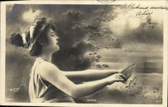 CPA Fantaisie Femme Lutece