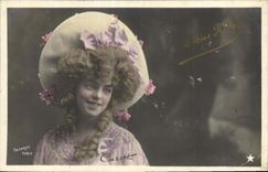 CPA Fantaisie Femme Miss Nelly Cusset