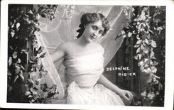 CPA Fantaisie Femme Delphine Didier