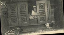 CPA Fantaisie Femme Lits clos Bretagne Folklore