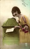 CPA Fantaisie Femme Boite aux lettres