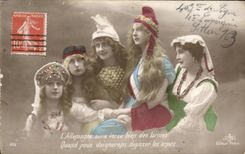 CPA Fantaisie Femmes Militaria 