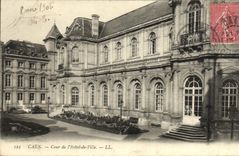 VINTAGE POSTCARD Caen Court of L old Town hall