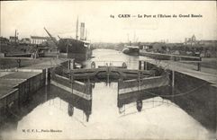 VINTAGE POSTCARD Caen the Port and L Locks Large Basin Boats