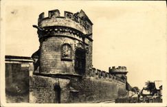 VINTAGE POSTCARD Caen Manor of People D Weapons