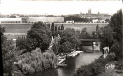 POSTAL MODERNA D vista Caen junto el rio y la universidad