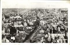 Calle santa Jean de Caen junio julio de la POSTAL de la VENDIMIA hacia el Saint Pierre de Militaria del lugar