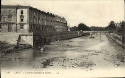 Los cuarteles de Caen Hamelin de la POSTAL de la VENDIMIA y L adornan Militaria