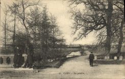 POSTAL Caen de la VENDIMIA los soldados de Militaria del prado