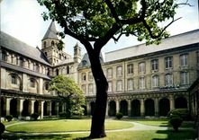 POSTAL MODERNA Caen L abadia con los hombres el claustro la linterna de la torre