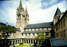 POSTAL MODERNA Caen L abadia con los hombres