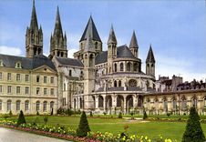 POSTAL MODERNA abadia de Caen con el Apse de los hombres de L iglesia Etienne Saint y Jardins del ayuntamiento