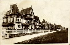 VINTAGE POSTCARD Hermanville the Walk