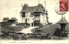 VINTAGE POSTCARD the Home the Mascot