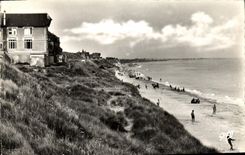 MODERN CARD the Home On Sea the Beach has High tide