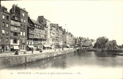 CPA Honfleur Perspectioe du Quai Sainte Catherine