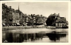 CPM Honfleur Quai Ste Catherine et la Lieutenance