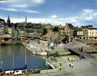 CPM Honfleur Quai Sainte Catherine et la Lieutenance
