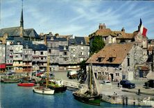CPM Honfleur Quai Sainte Catherine et la Lieutenance