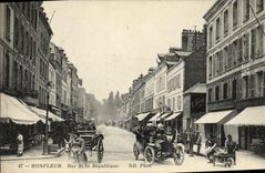 CPA Honfleur La Rue de la Republique Automobile
