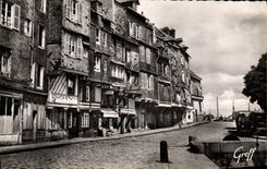 CPM Honfleur Le quai Sainte Catherine Vieilles maisons du 17eme