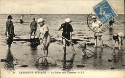 VINTAGE POSTCARD Langrune On Sea Fishing with the Shrimps Children
