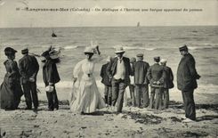 VINTAGE POSTCARD Langrune On Mer One Distinguishes has L Horizon a boat bringing of fish