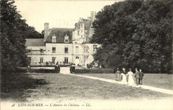 VINTAGE POSTCARD Lion sur Mer L Avenue of the Castle