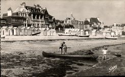 MODERN CARD Lion sur Mer Hotel Manor house and the Beach